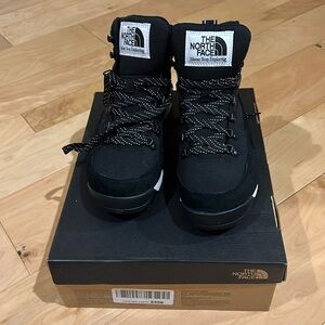 NIB The North Face Back To Berkeley IV Hiking Boots size 7